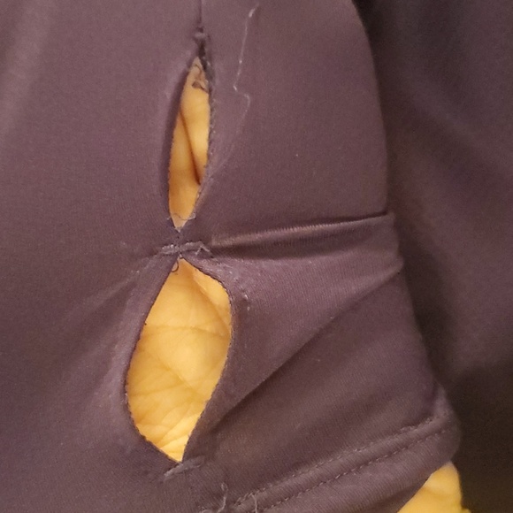 Moving Comfort half zip, size small - Picture 9 of 9